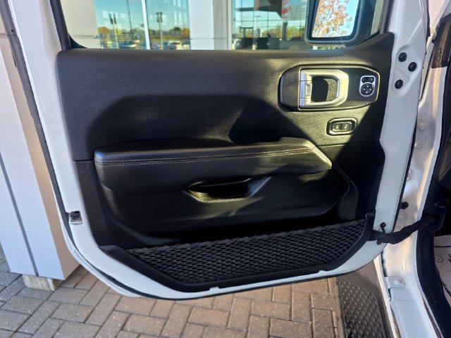 Used 2023 Jeep Gladiator Overland AWD/4WD image 20