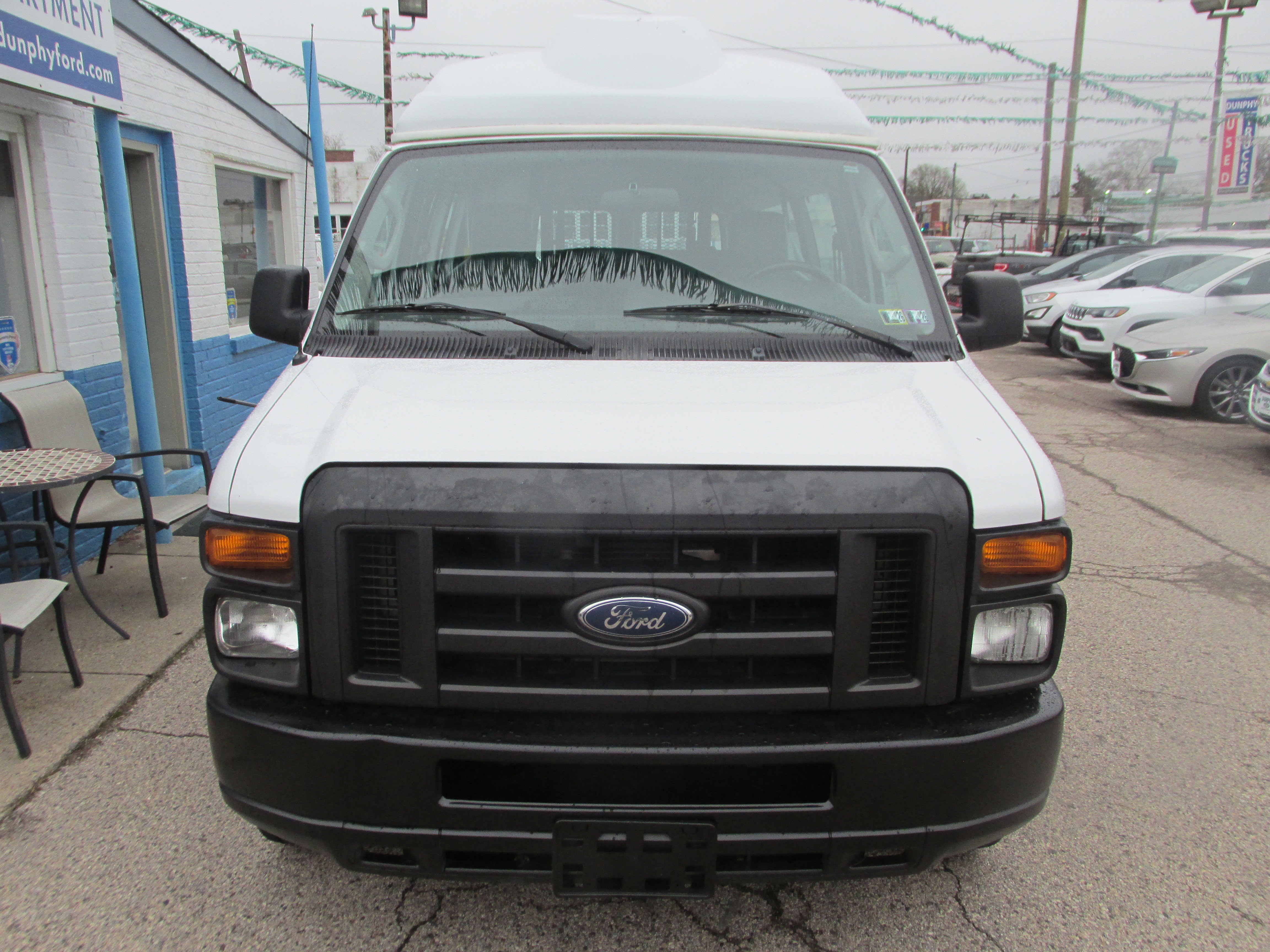 Used 2011 Ford E-150 and Econoline 150 XL image 2