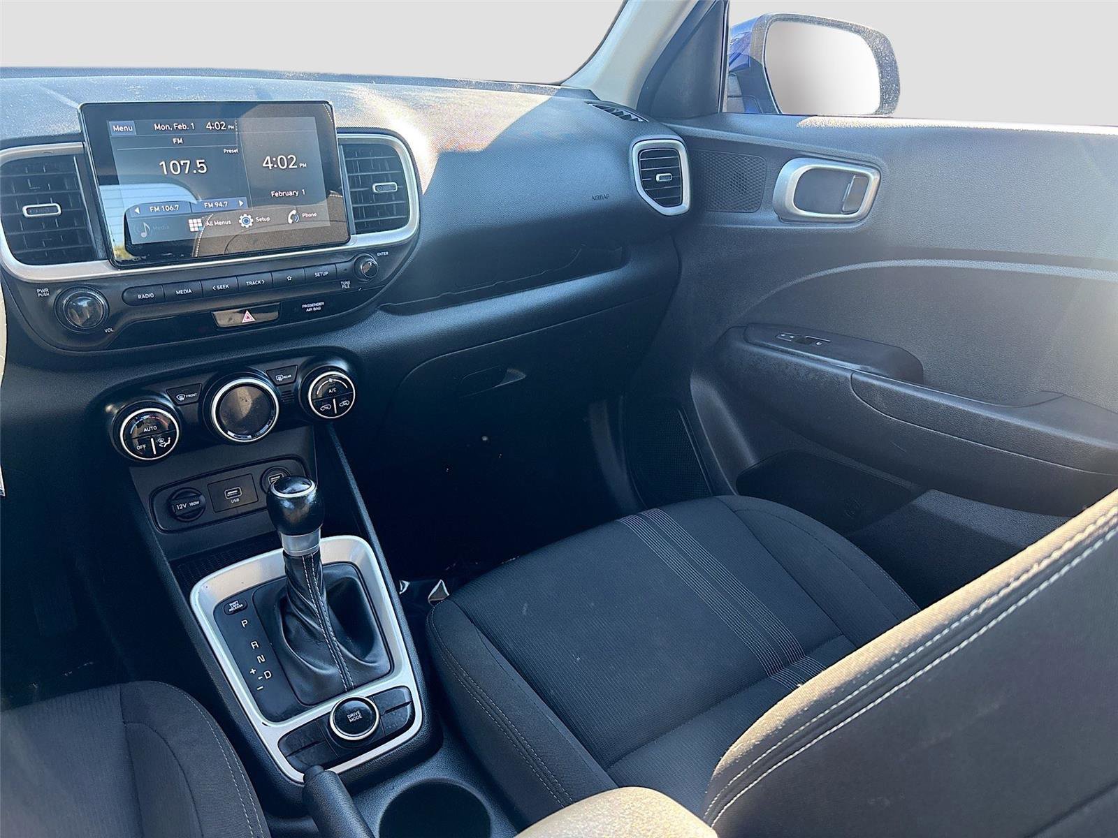 Used 2021 Hyundai Venue SEL image 23