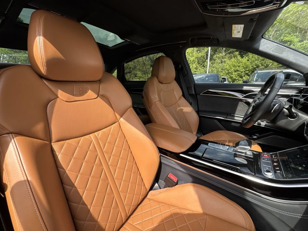 Used 2022 Audi S8 AWD/4WD image 27