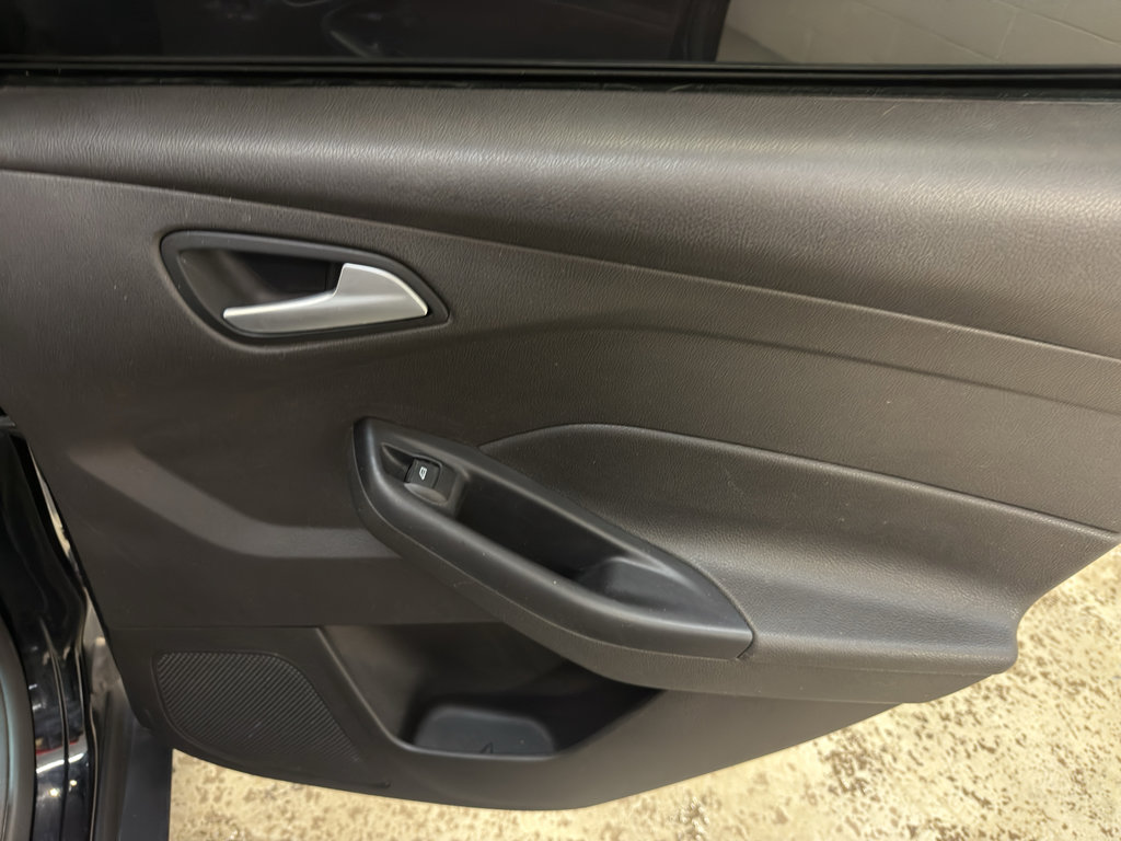Used 2016 Ford Focus SE FWD image 24