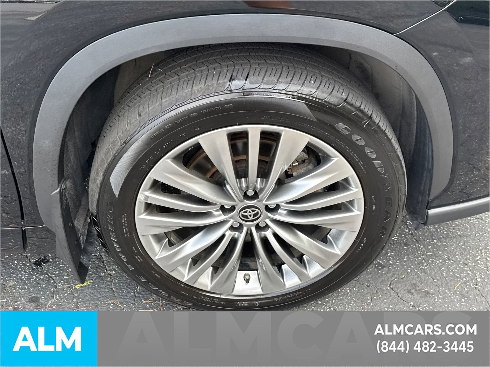 Used 2024 Toyota Highlander Limited image 15