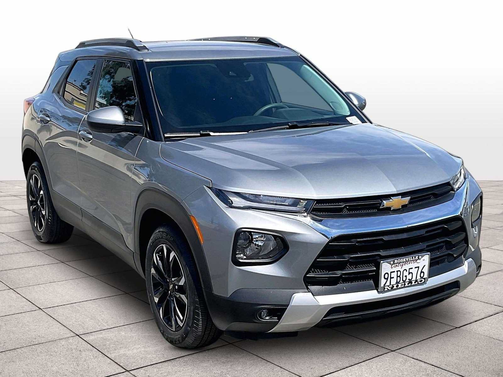 Used 2023 Chevrolet TrailBlazer LT FWD image 2