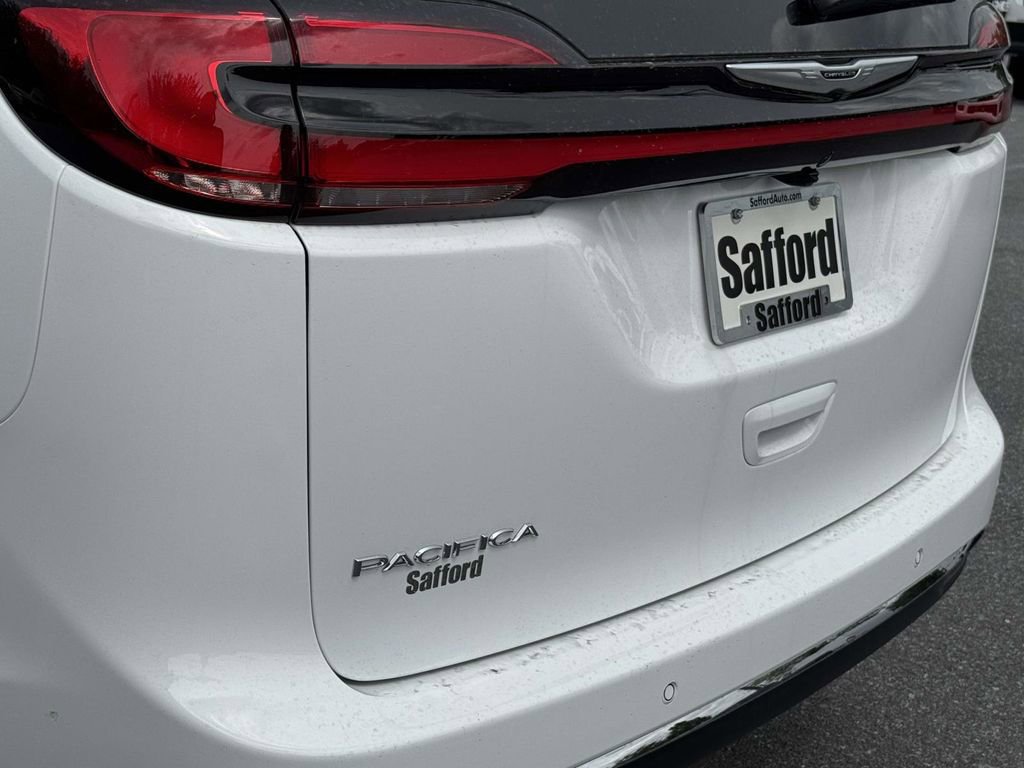 New 2026 Chrysler Pacifica Select image 11