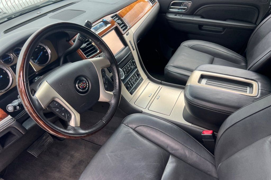 Used 2014 Cadillac Escalade Platinum image 7