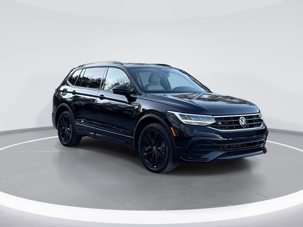 Used 2022 Volkswagen Tiguan SE R-Line image 2