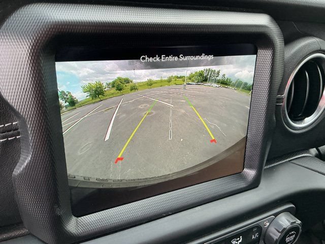 Used 2023 Jeep Wrangler Unlimited Sahara AWD/4WD image 25