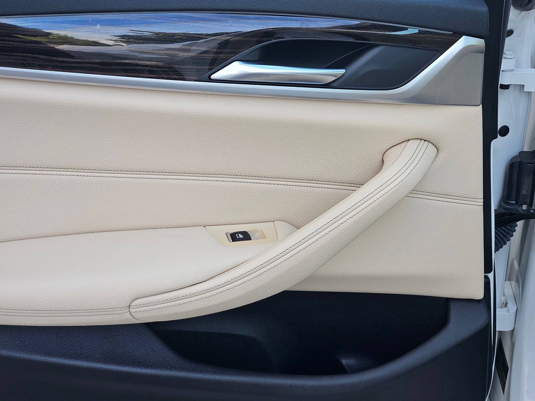 Used 2018 BMW 530i w/ Premium Package image 24