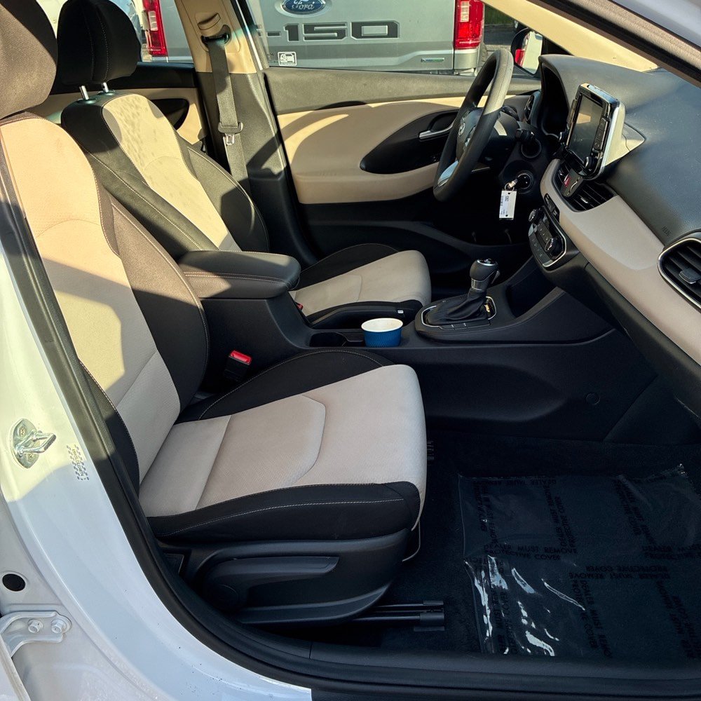 Used 2020 Hyundai Elantra GT FWD image 11