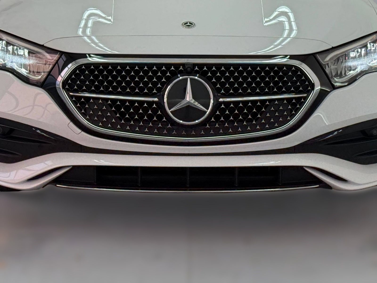 Used 2025 Mercedes-Benz E 350 4MATIC Sedan image 25