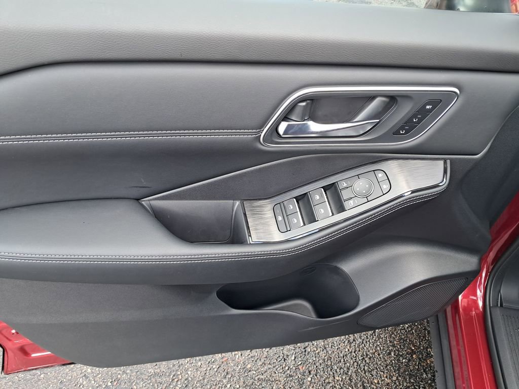 New 2026 Nissan Rogue Platinum w/ Platinum Premium Package image 11