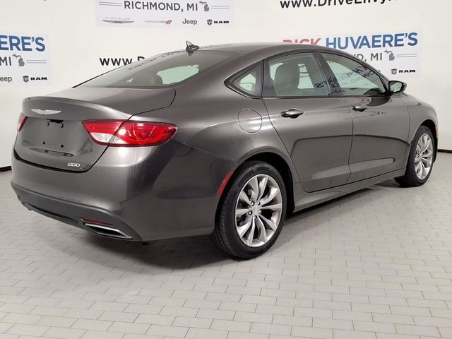 Used 2016 Chrysler 200 S w/ Navigation & Sound Group I FWD image 4