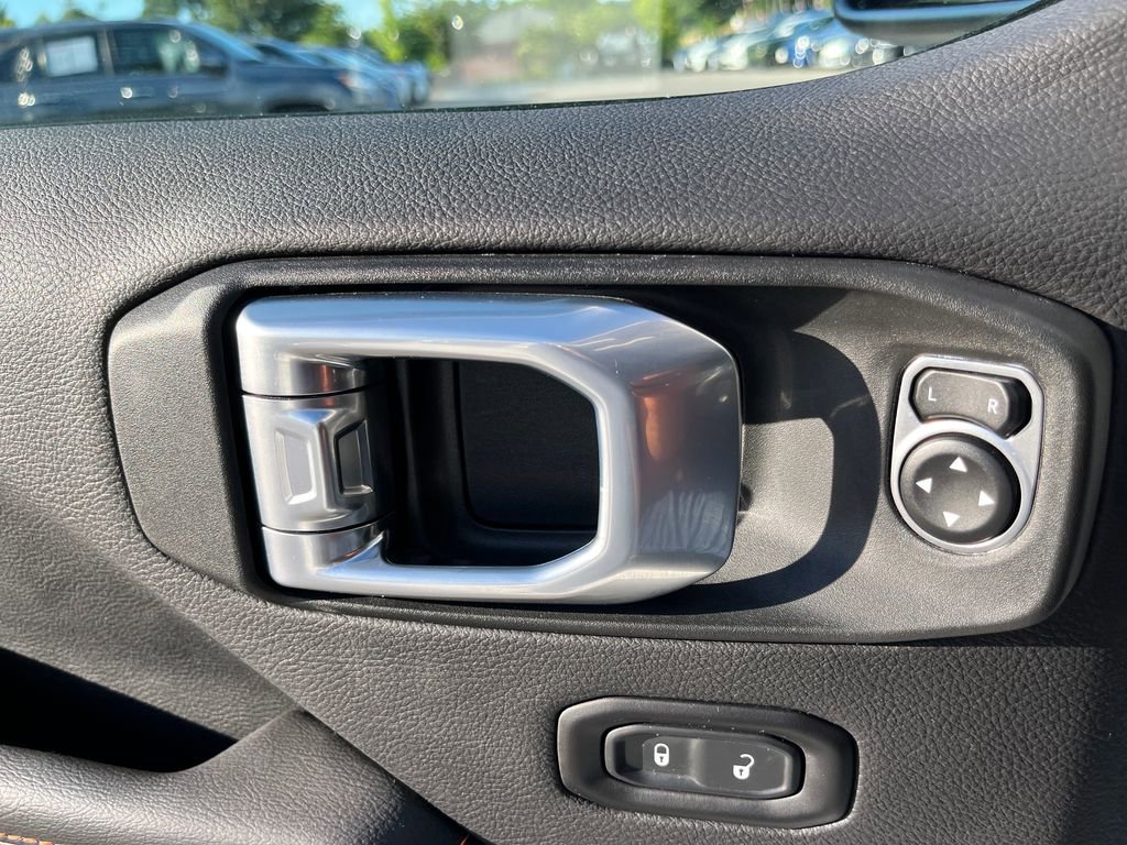 Used 2022 Jeep Gladiator Mojave w/ LED Lighting Group AWD/4WD image 11