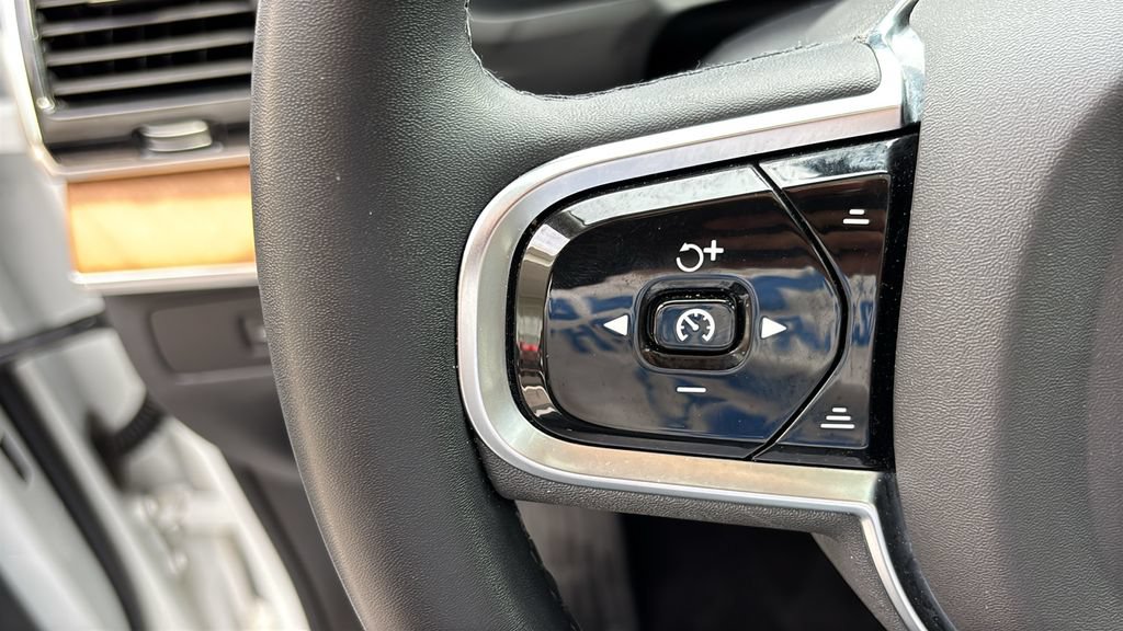 Certified 2024 Volvo XC90 B5 Plus w/ Protection Package Premier AWD/4WD image 16