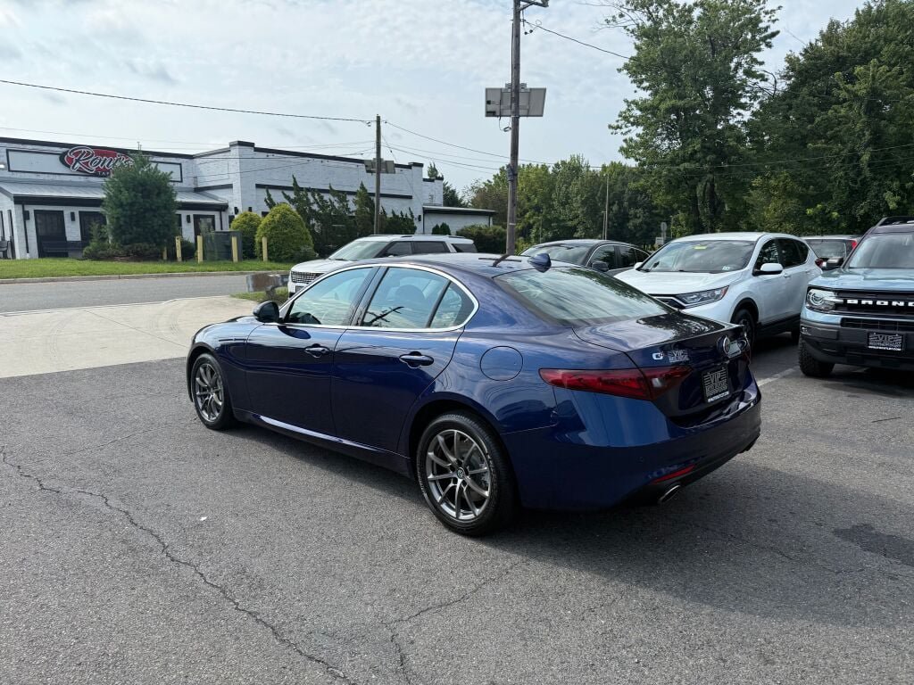 Used 2020 Alfa Romeo Giulia AWD image 6