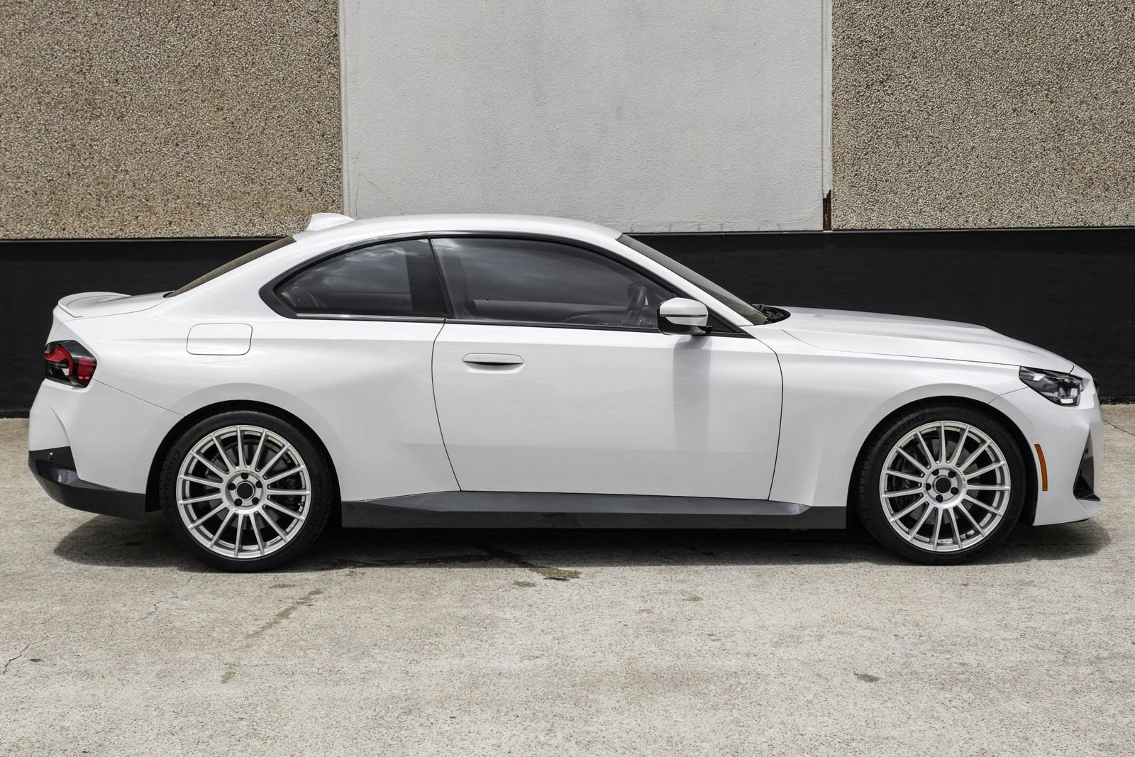 Used 2022 BMW 230i Coupe w/ M Sport Package RWD image 6