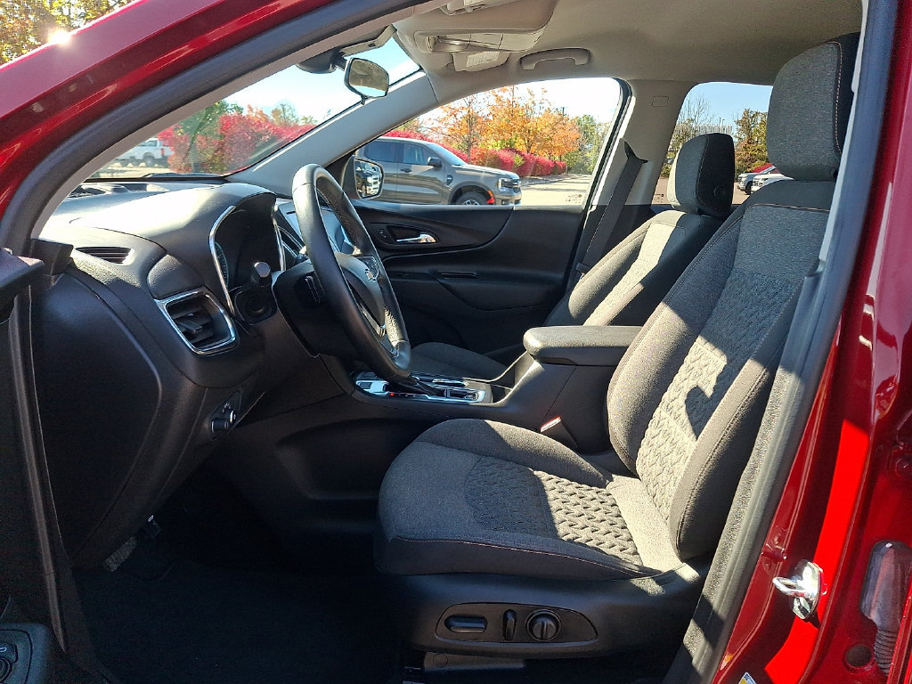 Used 2024 Chevrolet Equinox LT AWD/4WD image 15