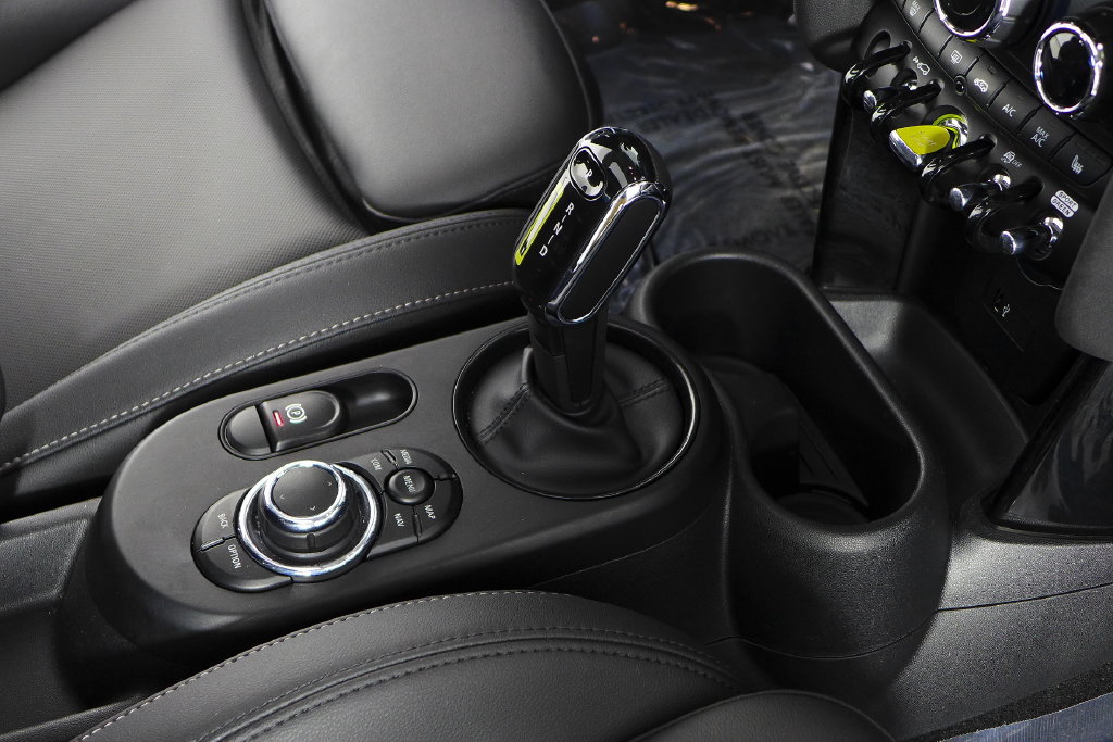 Certified 2024 MINI Cooper SE FWD image 16