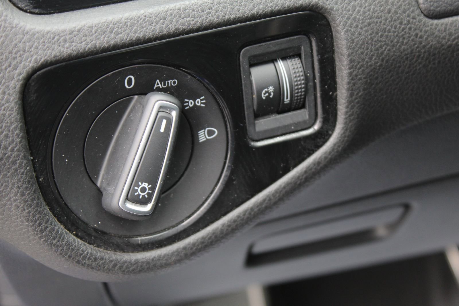 Used 2015 Volkswagen Golf R R image 22