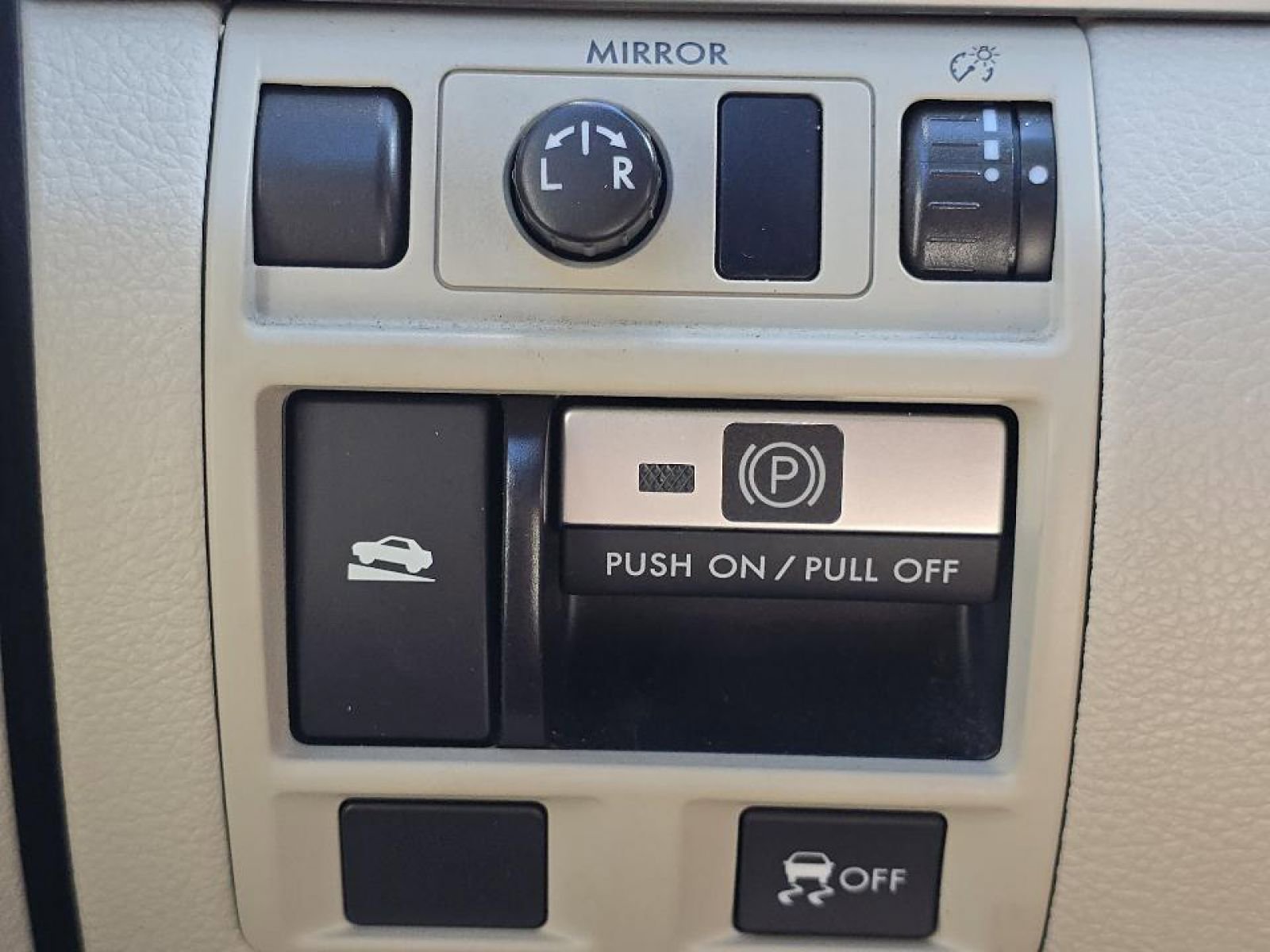 Used 2014 Subaru Outback 2.5i Premium AWD/4WD image 10