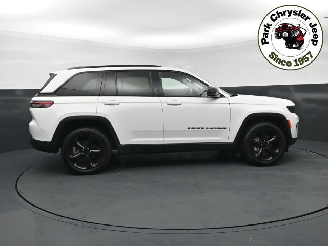 Used 2023 Jeep Grand Cherokee Limited w/ Luxury Tech Group II AWD/4WD image 6