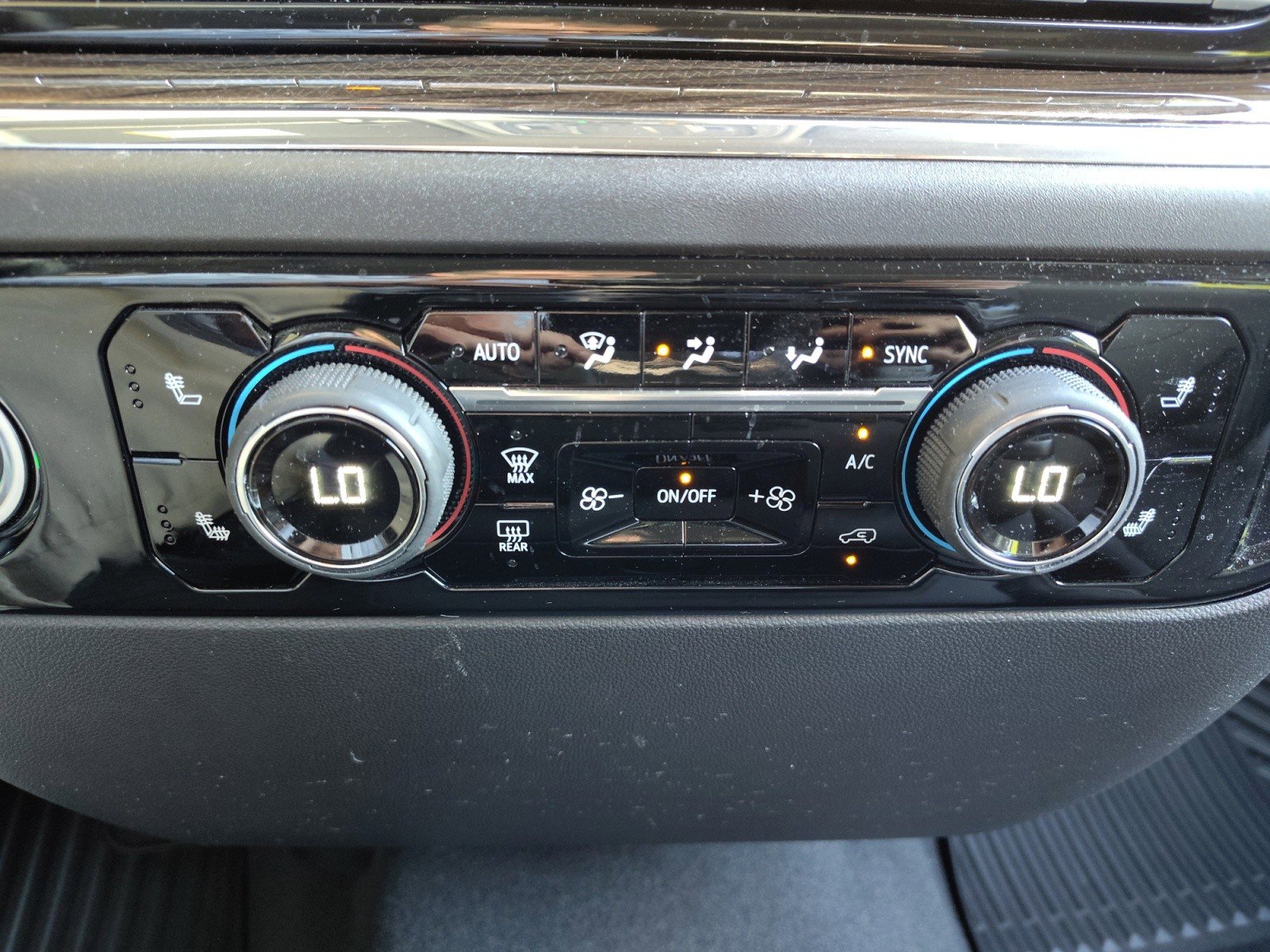 Used 2024 Chevrolet Silverado 1500 LT AWD/4WD image 23