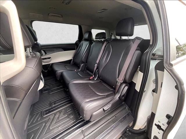 Used 2024 Kia Carnival LX FWD image 28