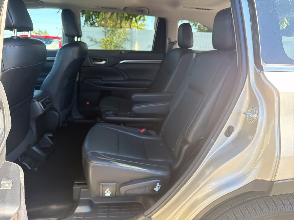 Used 2016 Toyota Highlander Limited AWD/4WD image 26