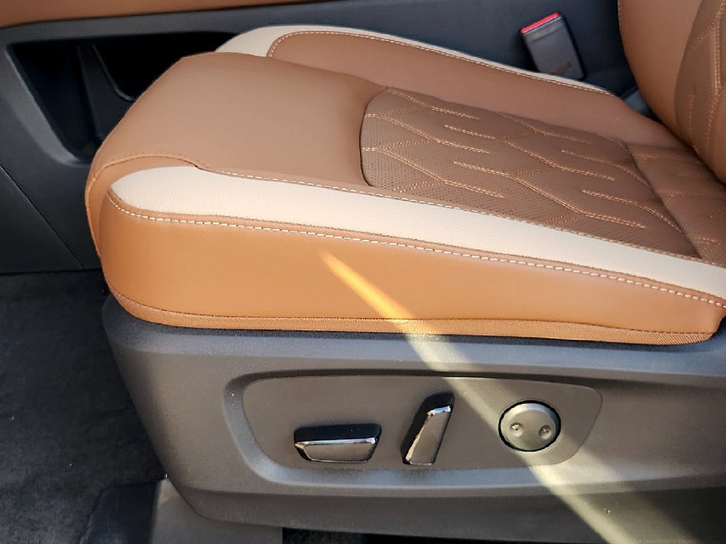 New 2026 Nissan Pathfinder Platinum w/ Cargo Package FWD image 22