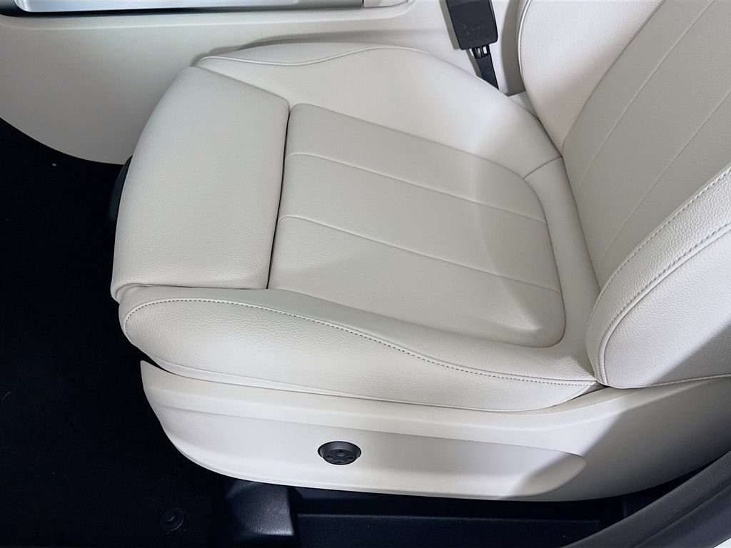 Used 2026 Mercedes-Benz GLB 250 4MATIC image 18