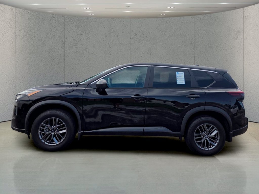Used 2026 Nissan Rogue S FWD image 2