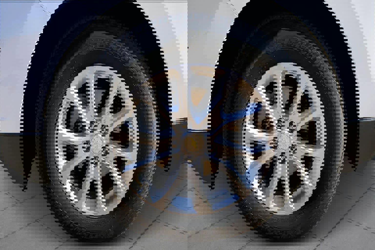 Certified 2021 Chevrolet Equinox LS w/ LS Convenience Package image 10