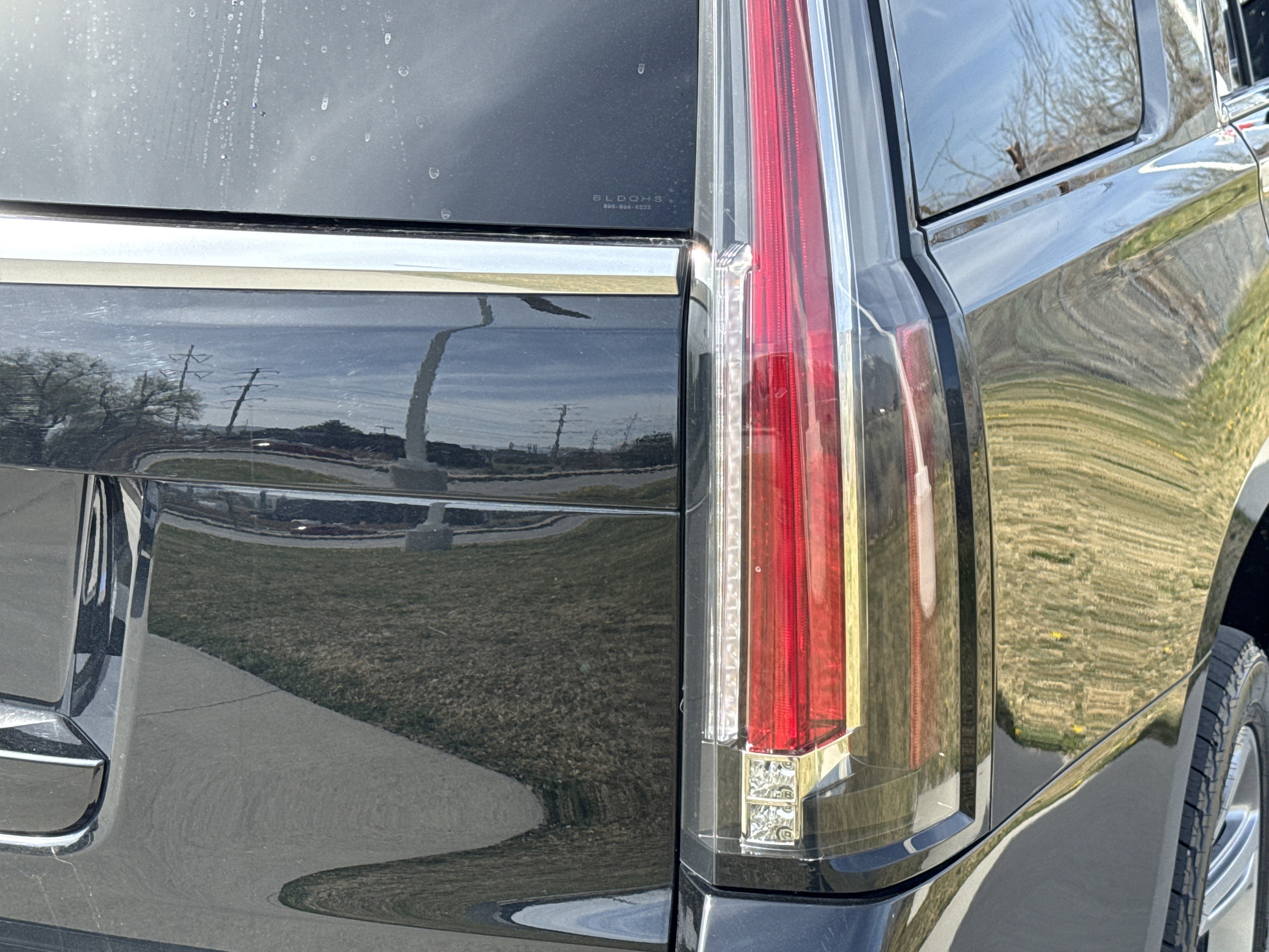 Used 2015 Cadillac Escalade Premium image 11