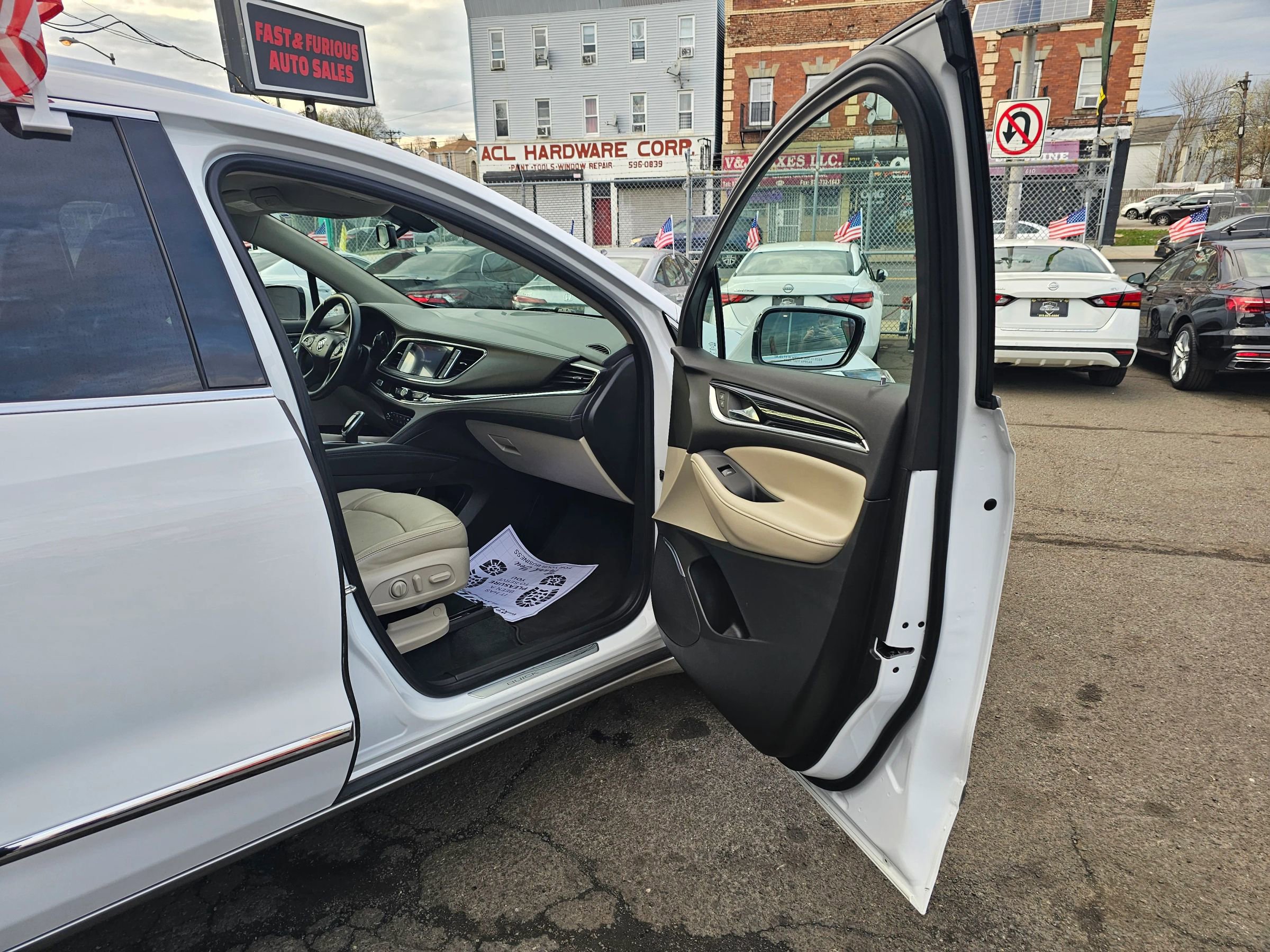 Used 2021 Buick Enclave Essence image 11