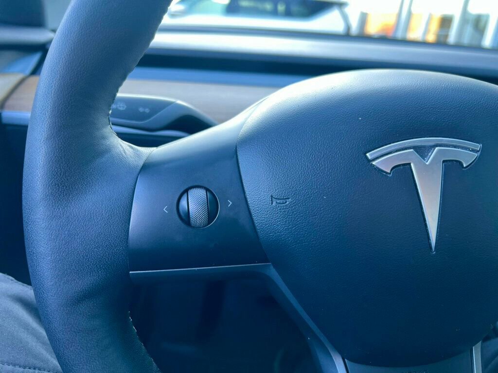 Used 2021 Tesla Model 3 Standard Range Plus image 18