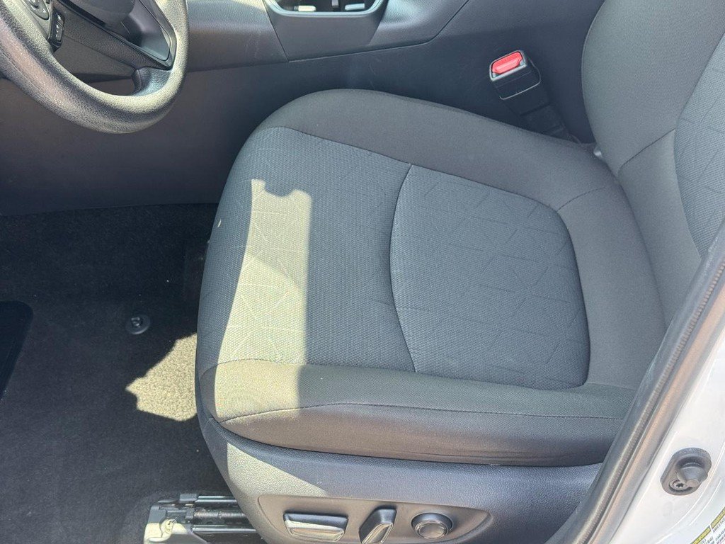 Used 2025 Toyota RAV4 XLE AWD/4WD image 18