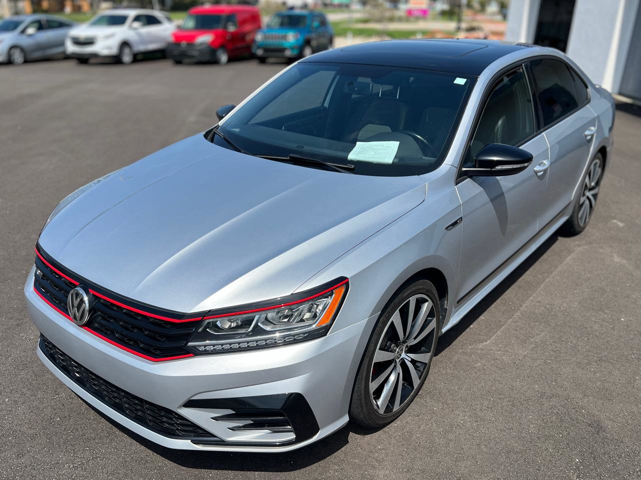 Used 2018 Volkswagen Passat 3.6 FWD image 2