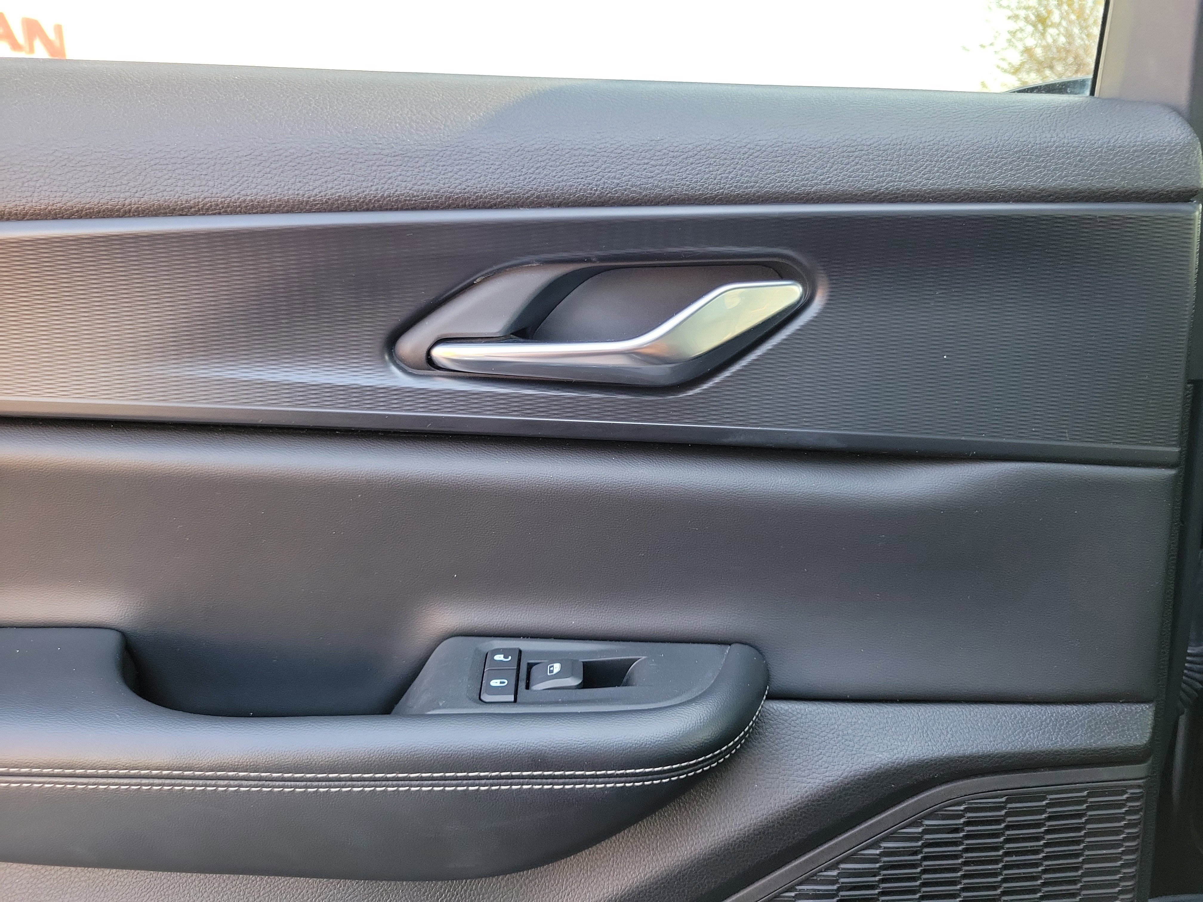 Used 2024 Jeep Grand Cherokee L Laredo image 12