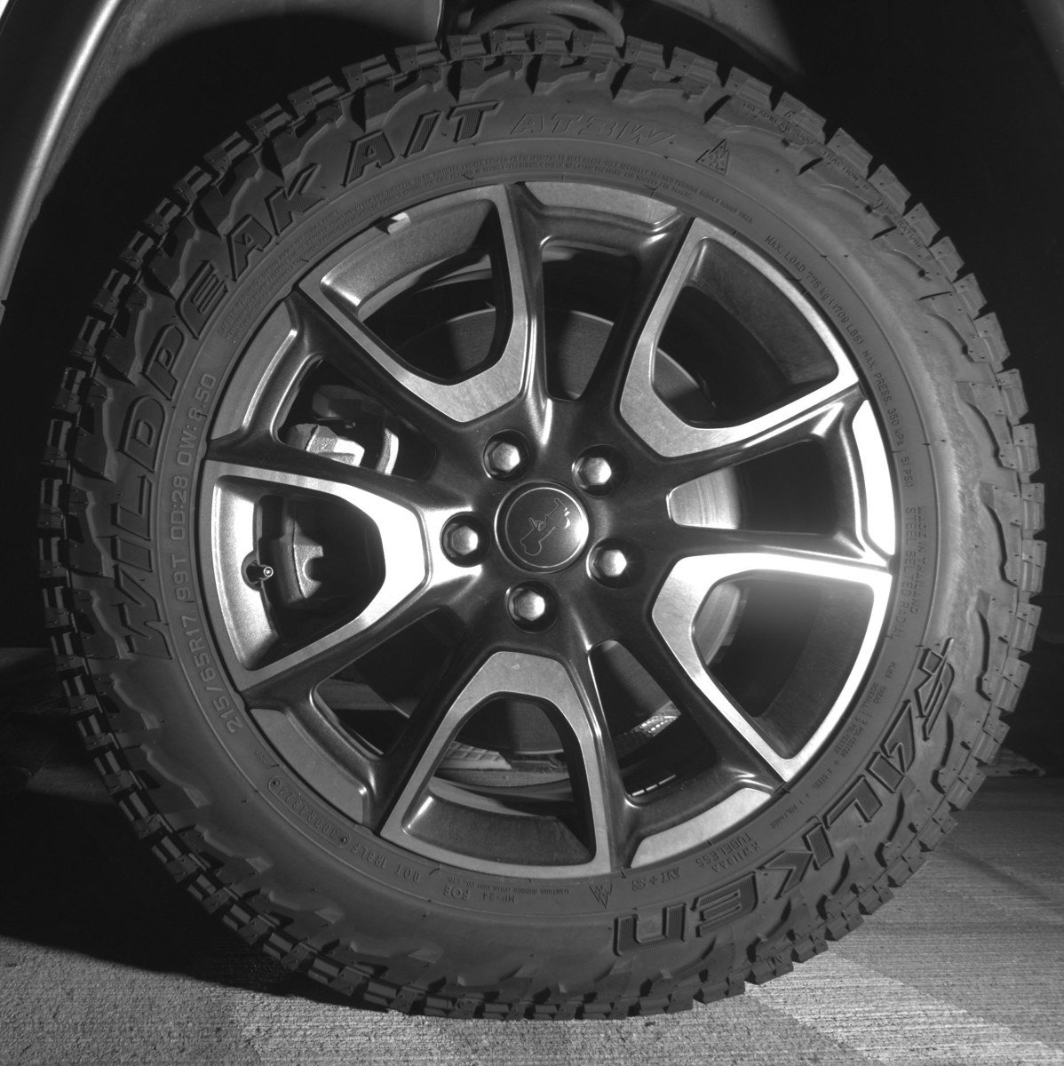 Used 2025 Jeep Compass Trailhawk AWD/4WD image 9