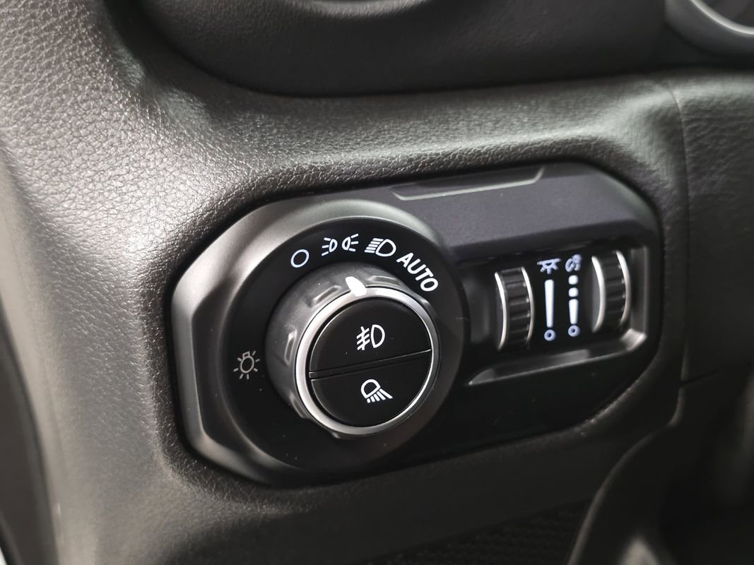 Used 2020 Jeep Gladiator Overland image 26