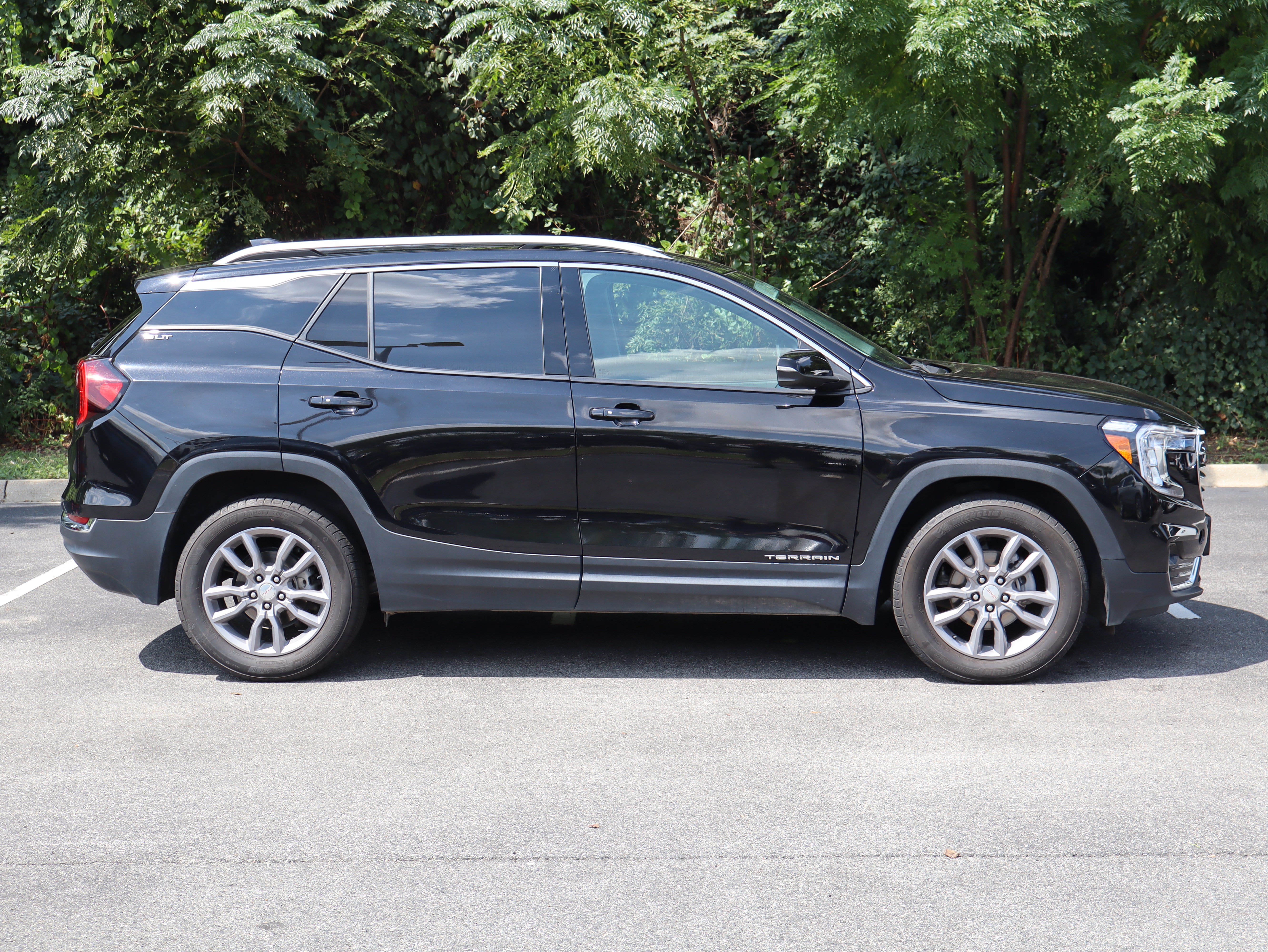 Used 2024 GMC Terrain SLT AWD/4WD image 11