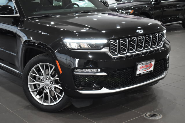Used 2022 Jeep Grand Cherokee Summit w/ Luxury Tech Group V image 3