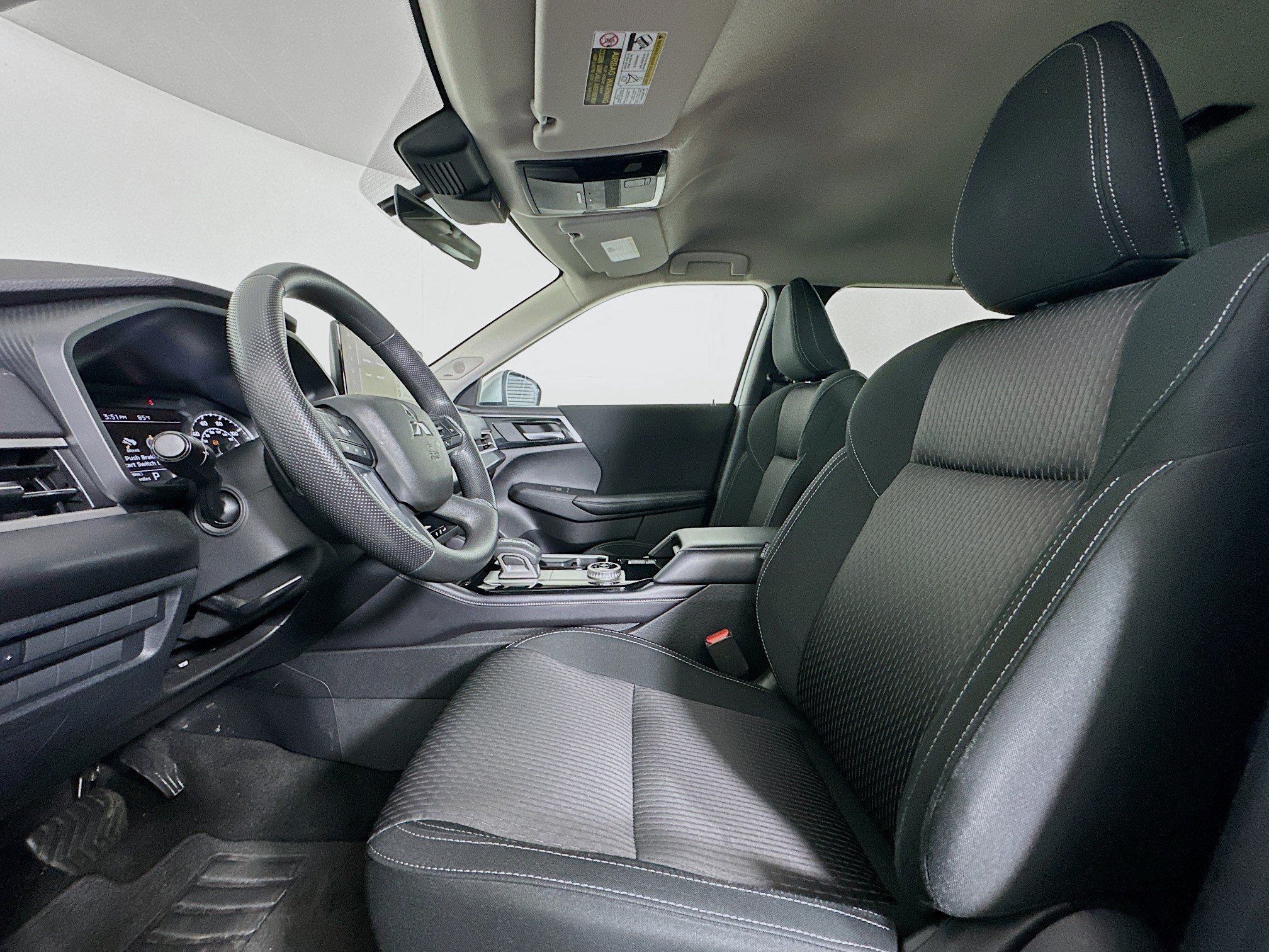 Used 2025 Mitsubishi Outlander ES FWD image 13