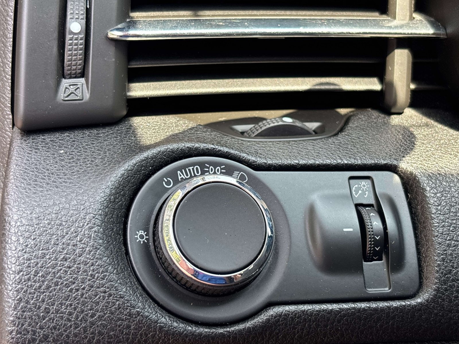 Used 2013 Chevrolet Malibu LT w/ Power Convenience Package FWD image 25