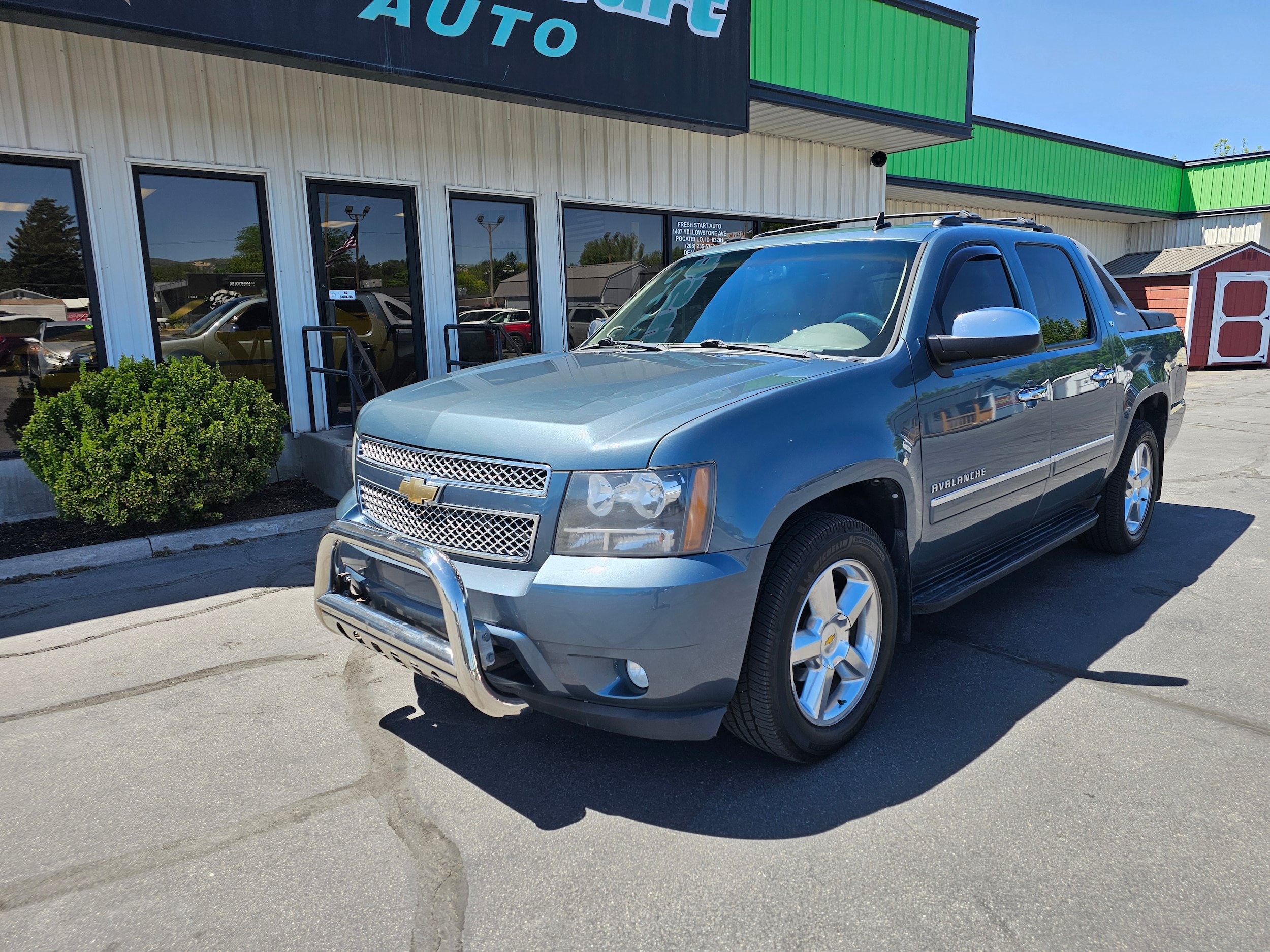 Used 2011 Chevrolet Avalanche LTZ AWD/4WD image 2