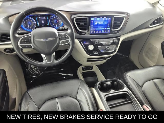 Used 2017 Chrysler Pacifica Touring-L FWD image 31