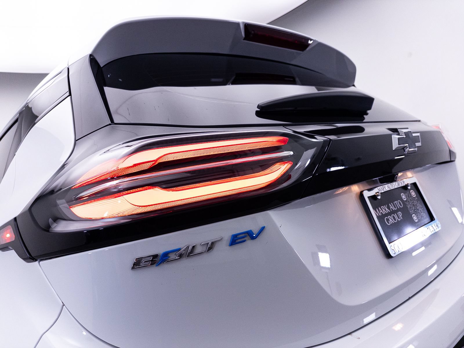 Used 2023 Chevrolet Bolt LT w/ Infotainment Package FWD image 3