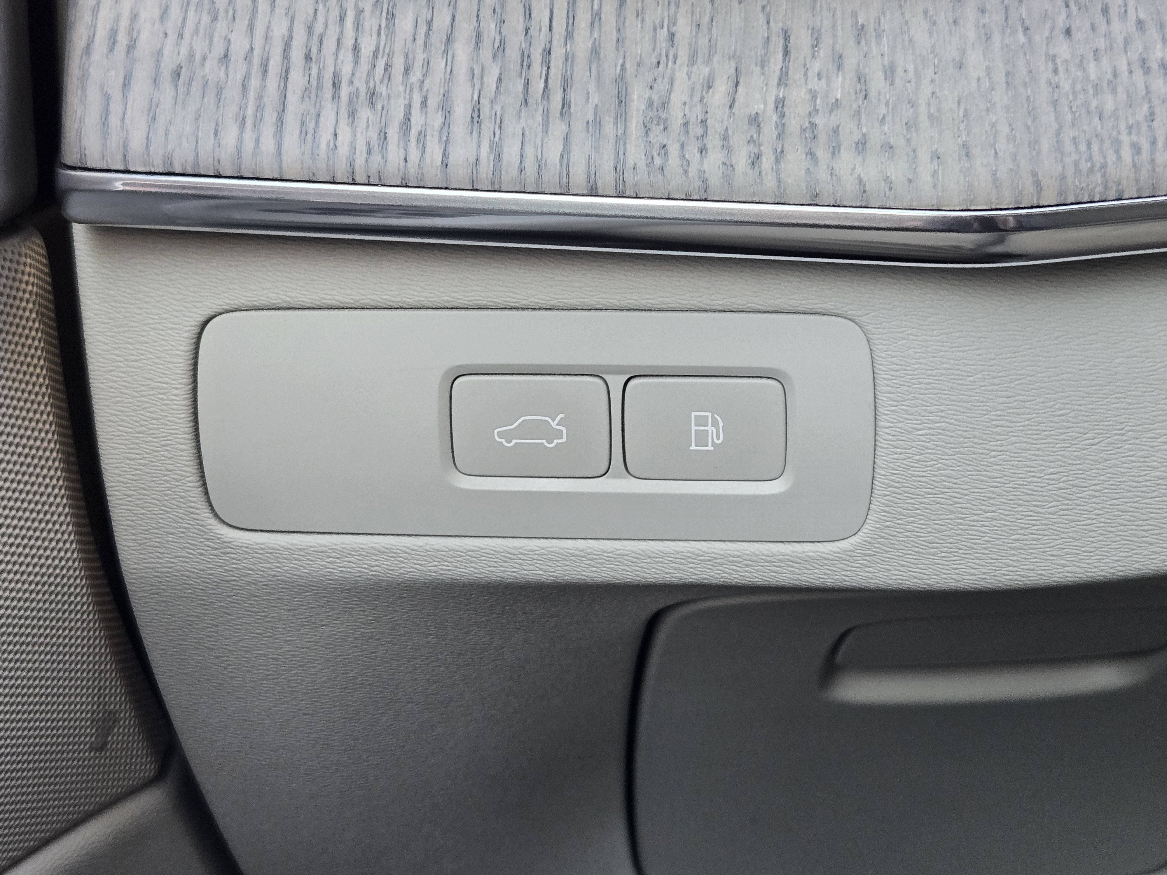 Used 2023 Volvo XC90 T8 Core w/ Protection Package Premier image 32