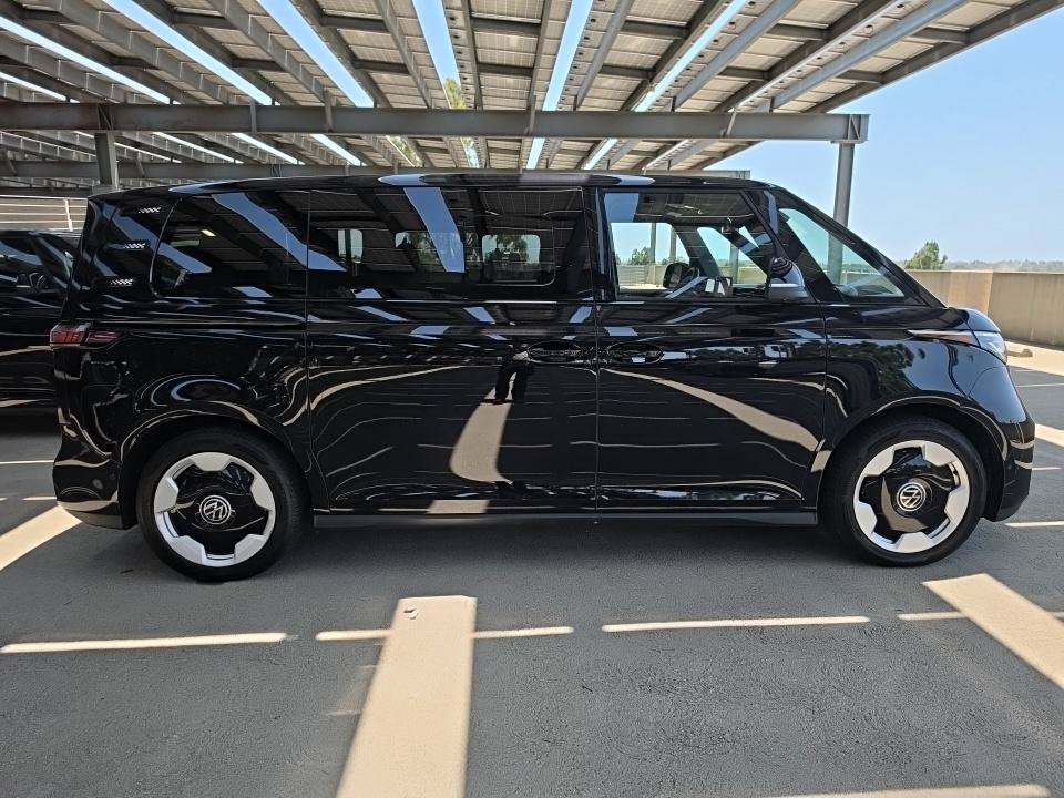 Used 2025 Volkswagen ID. Buzz Pro S Plus AWD/4WD image 6