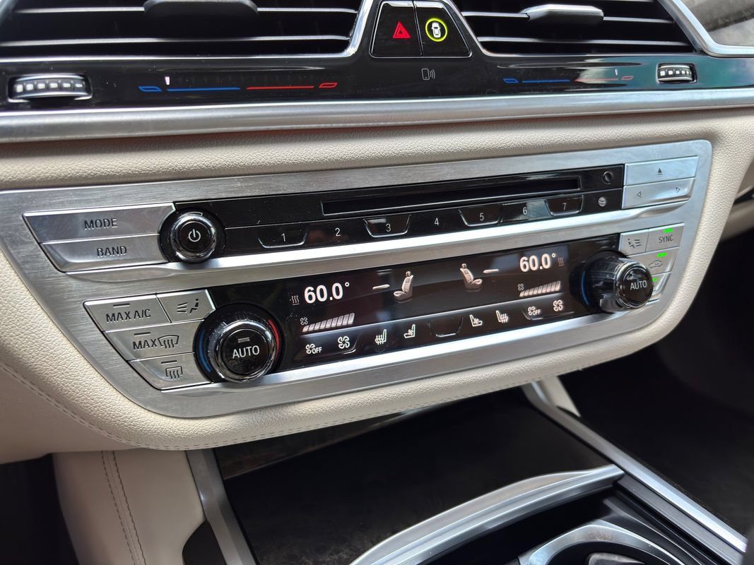 Used 2016 BMW 750i xDrive AWD/4WD image 29